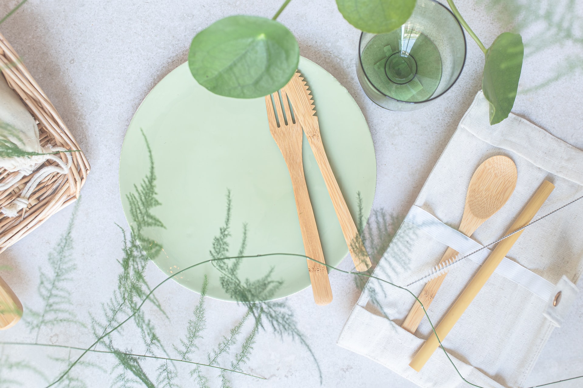 Choose reusable plates & cutlery | Ditch the disposables